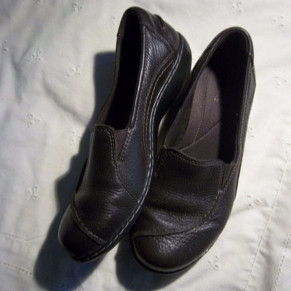 8M ~ Clarks ~ dark brown leather flat / loafer - Picture 2 of 3